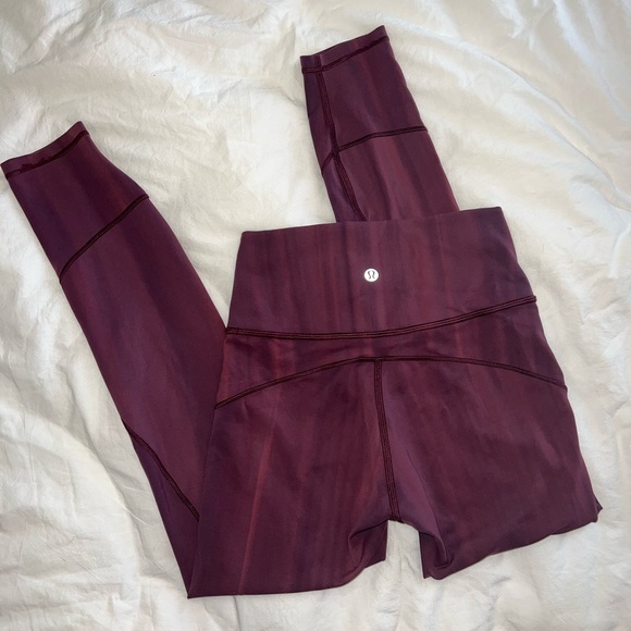 Lululemon In Movement Tight 25" *Everlux in Linear Spray Dye Garnet Size 4 $108 - Picture 10 of 11